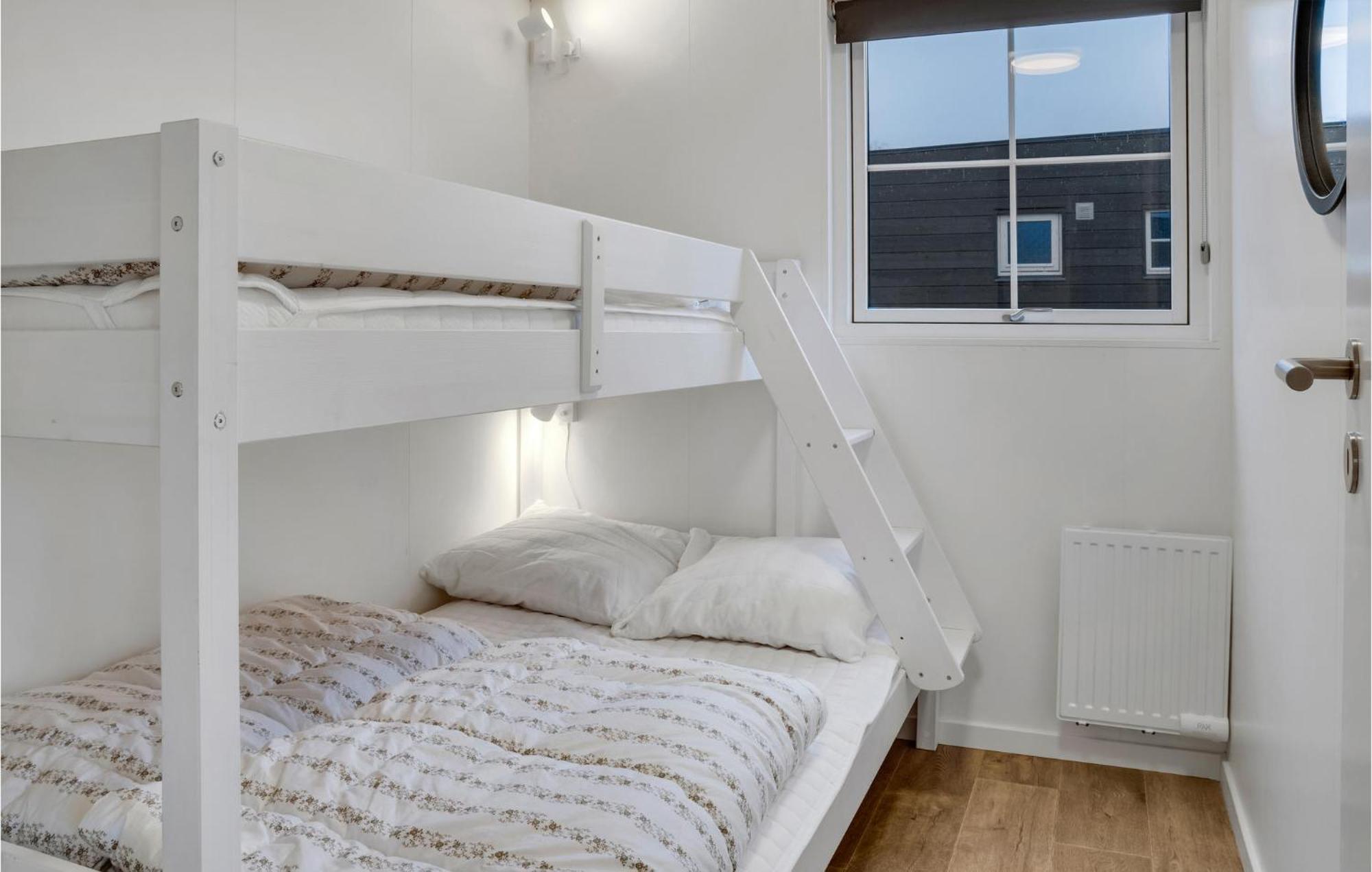 2 Bedroom Nice Apartment In Vaeggerlose Bøtø By Dış mekan fotoğraf