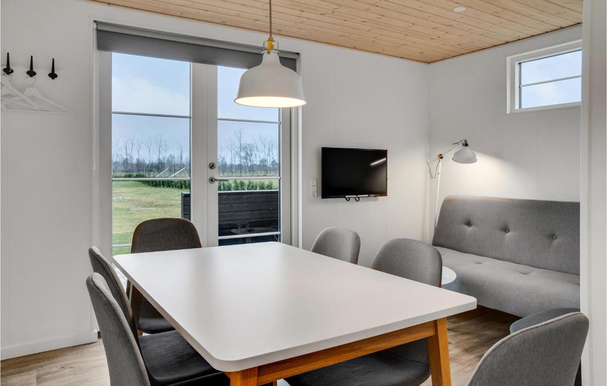 2 Bedroom Nice Apartment In Vaeggerlose Bøtø By Dış mekan fotoğraf